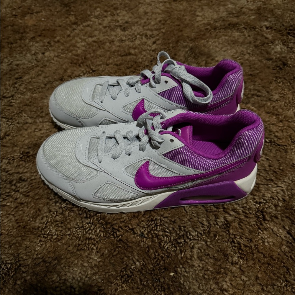 nike shoes for youth - Picture 2 of 4